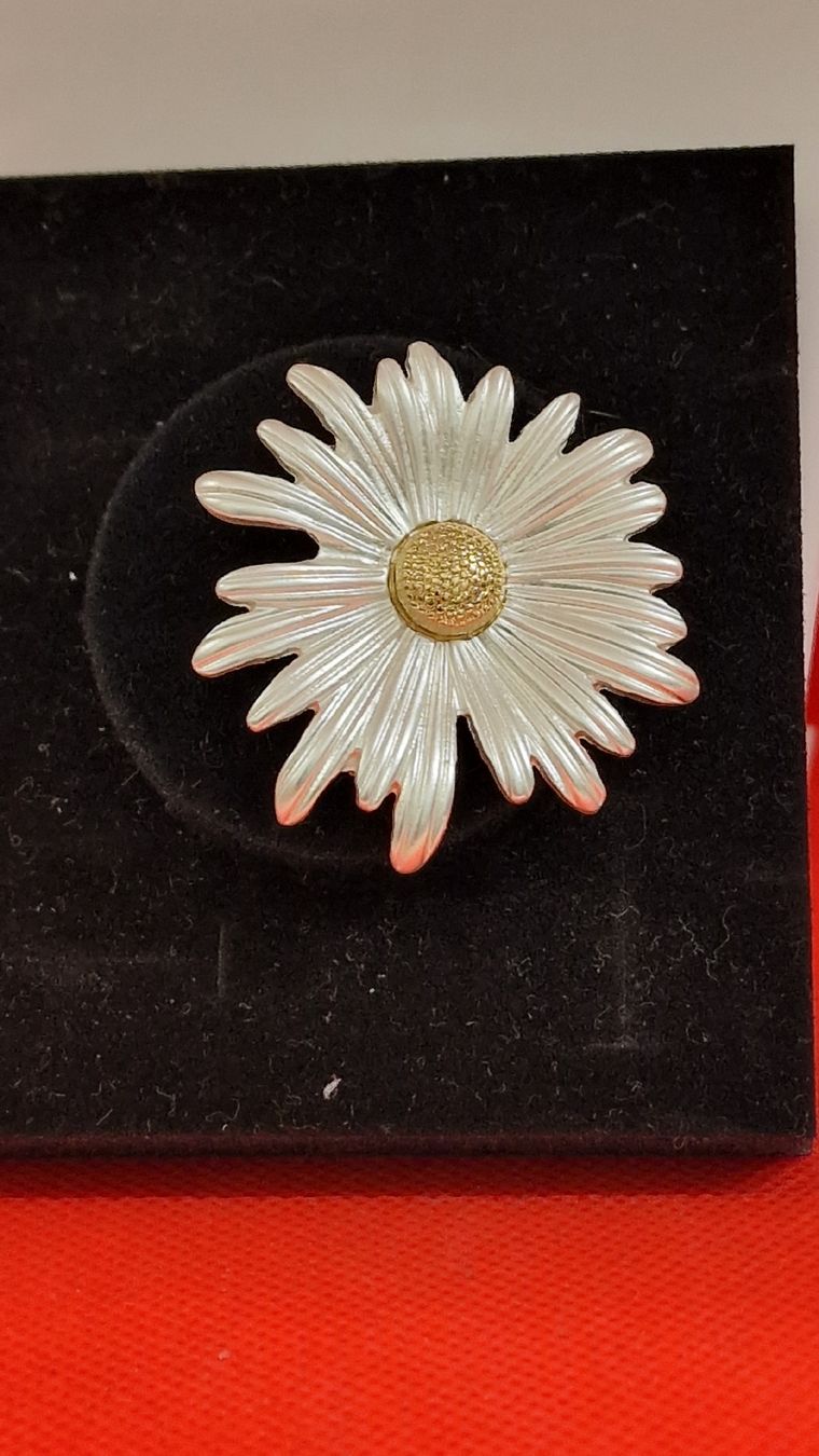 Broschen & Nadeln: Hübsche Brosche Margerite, Vintage Schmuckstück – Neu (gemäss Beschreibung) aus Herisau von Antiques.AR