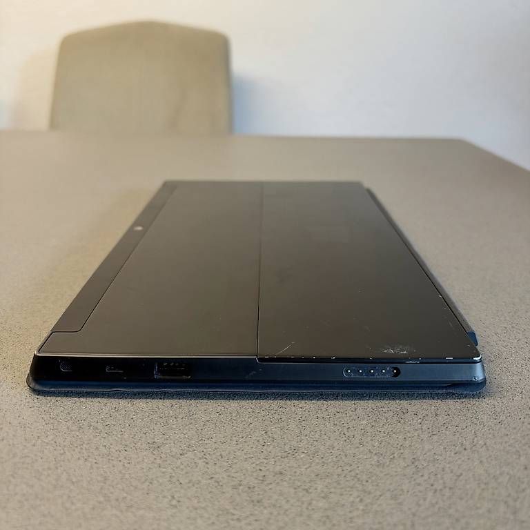 Tablet PC: Microsoft Surface 2 mit Tastatur / Type Cover  ungetestet – Usato da Steinach venduto da duju2018 2