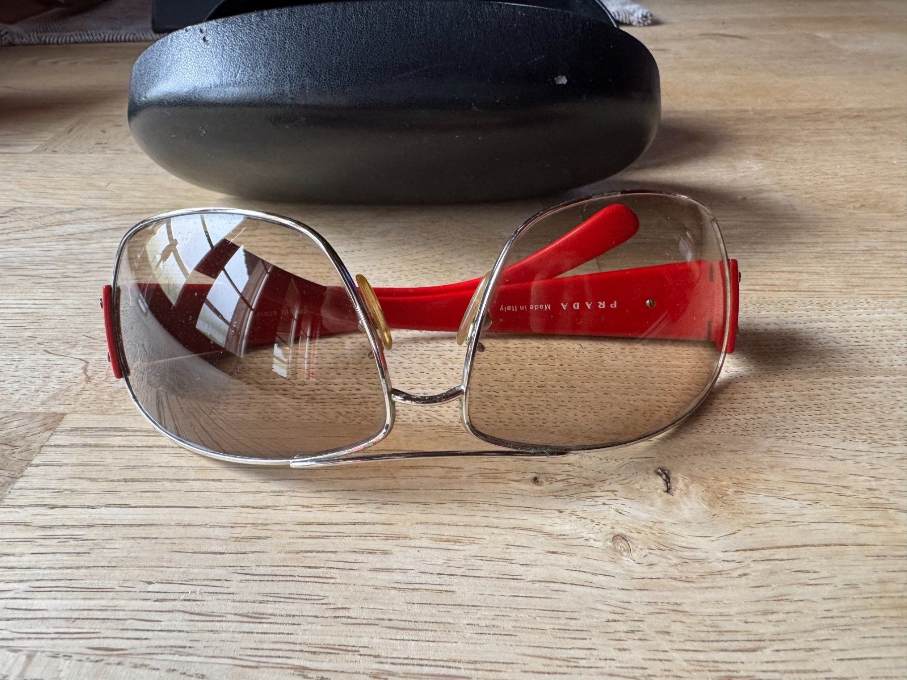 Prada Occhiali & Lenti: Prada Vintage shades – Usato da Luzern venduto da Antiquesonline 1