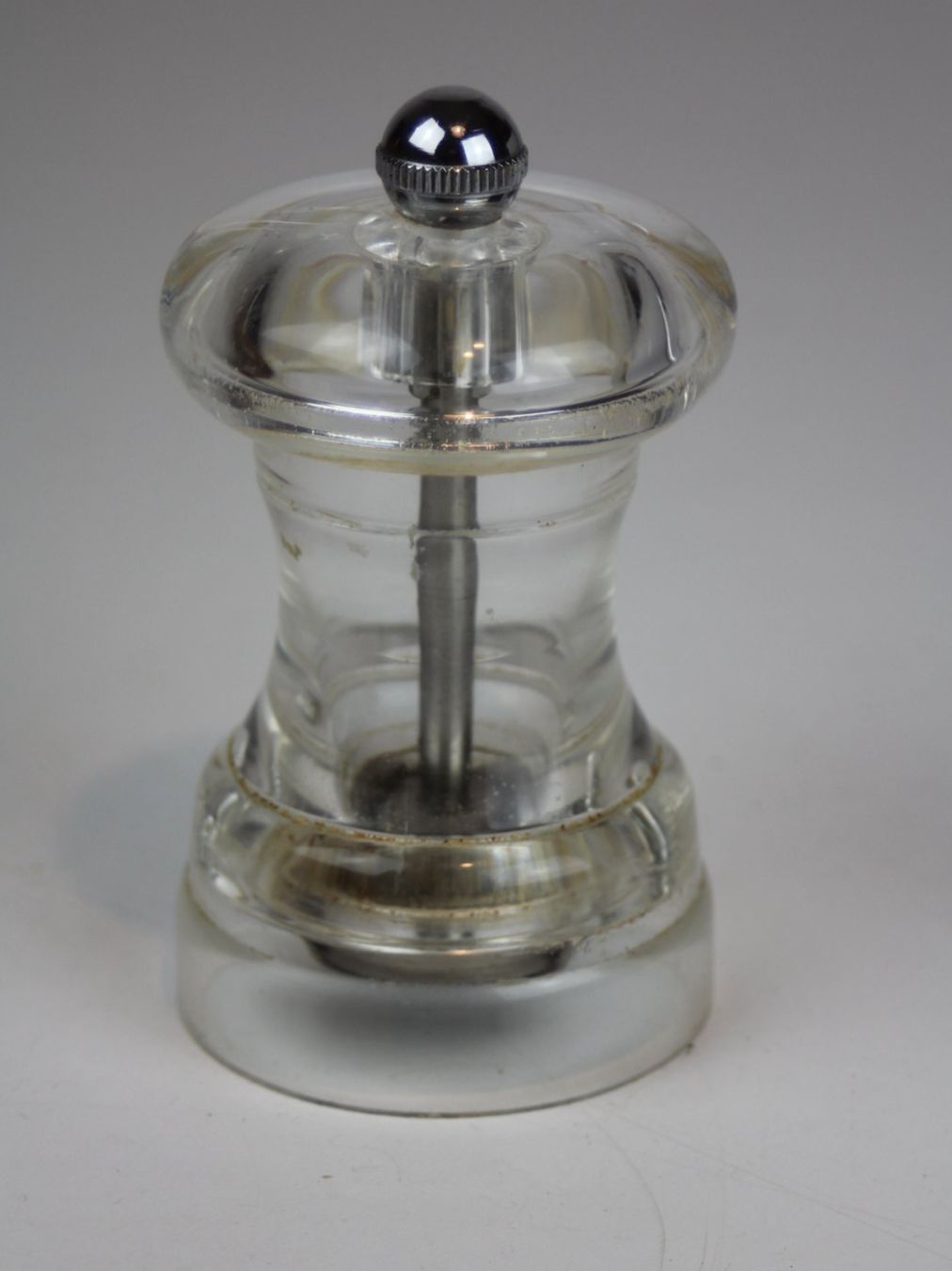 Set di piatti: Peugeot Pfeffermühle transparent – Usato da Basel venduto da IRMAundFRED