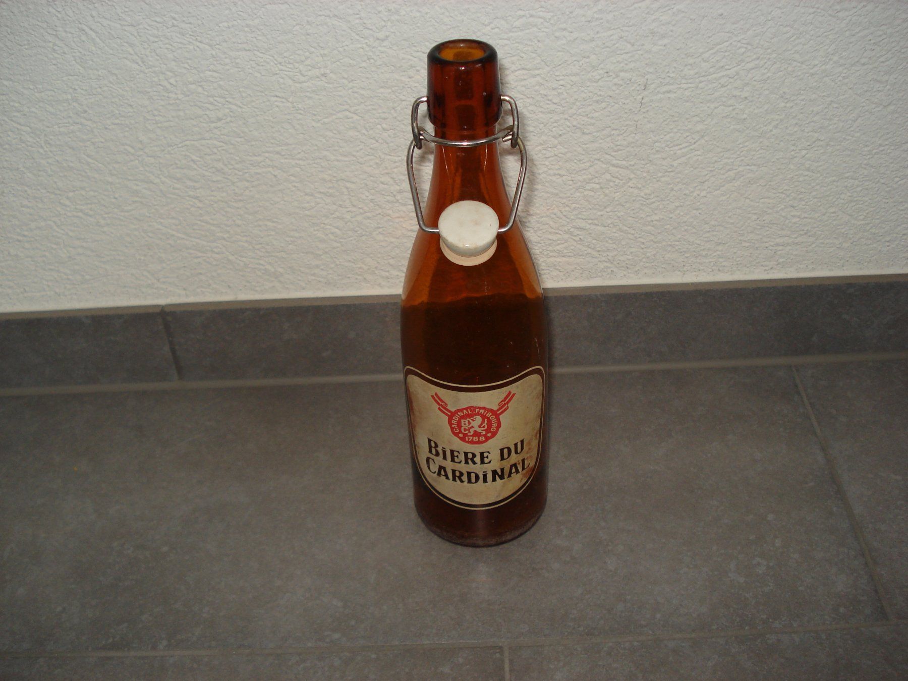 Cardinal Bicchieri, Caraffe & Bottiglie: Bierflasche BiERE DU Cardinal – Usato da Root venduto da vil_k76z