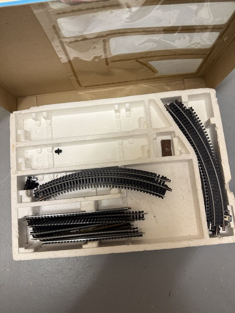 Lima Modellini di ferrovie: Lima Models Modelleisenbahn Set mit SBB Loks und Wagen – Usato da Brüttisellen venduto da stanos 7