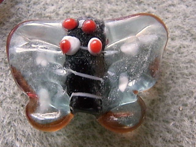 Perle (finte): 2 Perlen Glas Schmetterling 15mm – Usato da Alpnachstad venduto da perlengaby