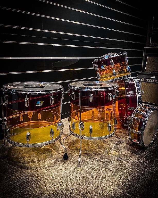 Ludwig Strumenti musicali: Batterie Ludwig Vistalite vintage – Usato da Montreux venduto da Alligator-AMPS 3