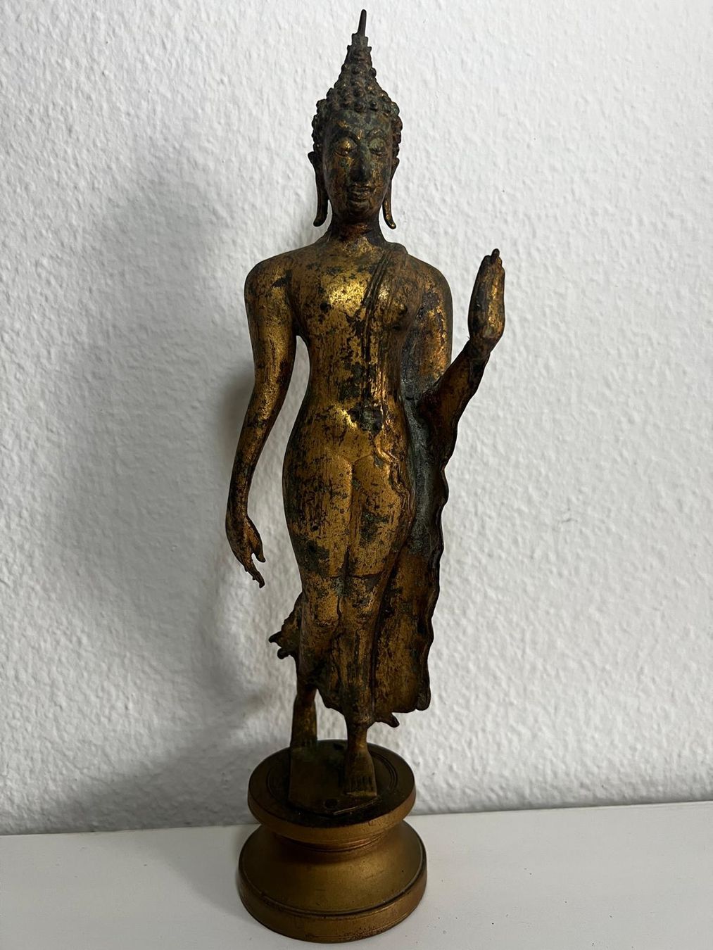 Sculture & Statue: Budda Statue stehend goldfarbig thailändische Sukhothal Stil – Usato da Basel venduto da Fahrenheitcycling