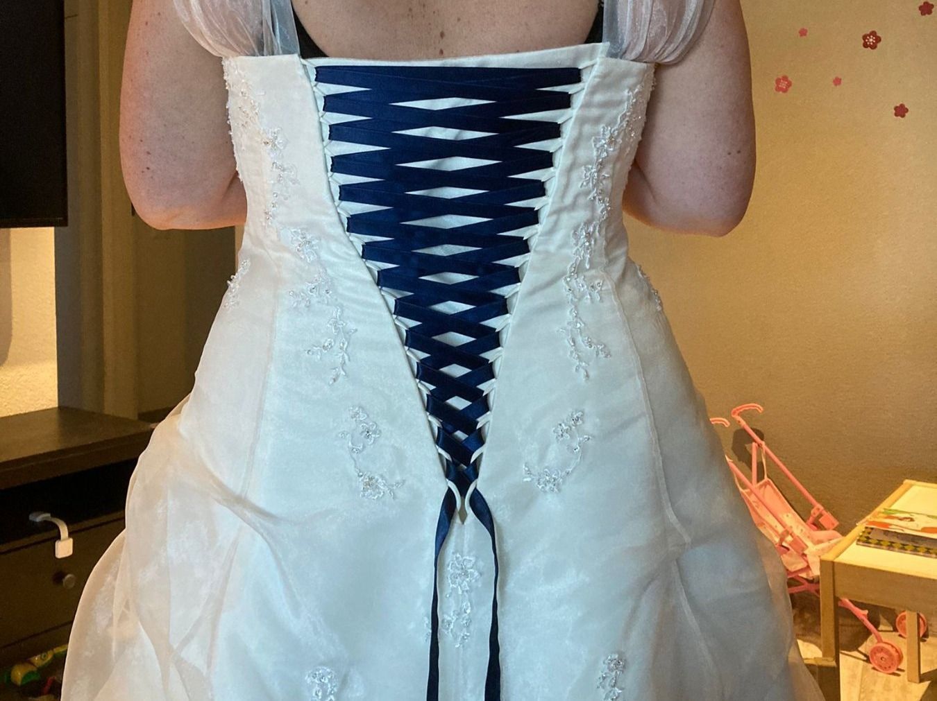 Lots de vêtements: Bellissimo abito da sposa XL – D'occasion à Giubiasco par A.B00 4