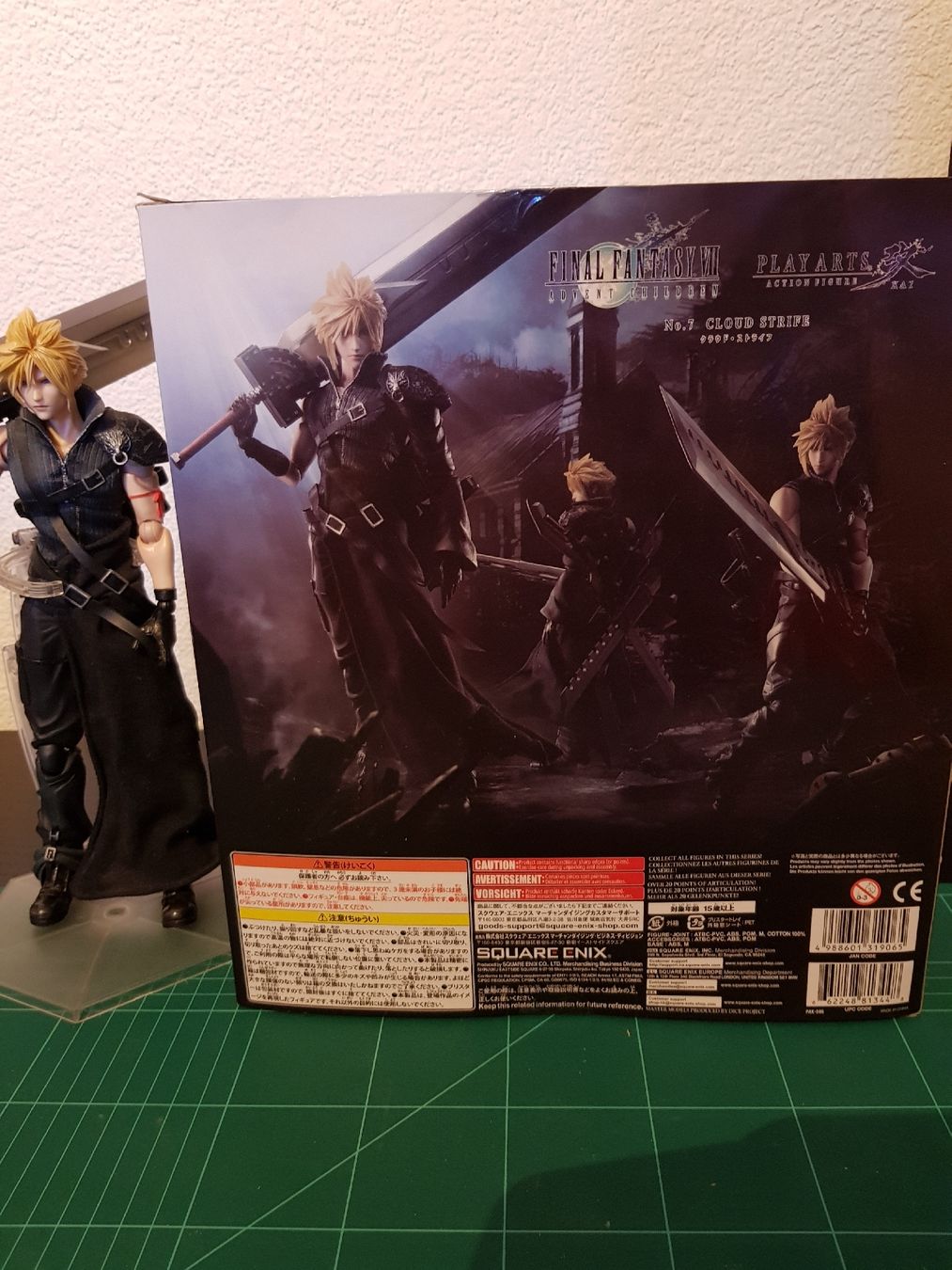 Statuette: Play Arts Action Figure Final Fantasy VII Cloud Strife – Usato da Niedergösgen venduto da Kamui8 1