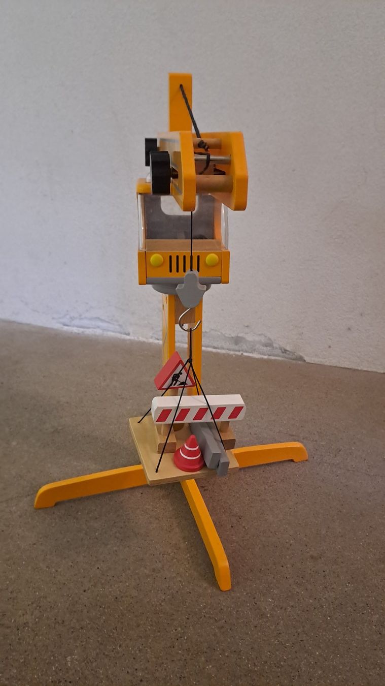 Jouets: Gelber Holz-Spielzeugkran – D'occasion à Wädenswil par tat_j7wv