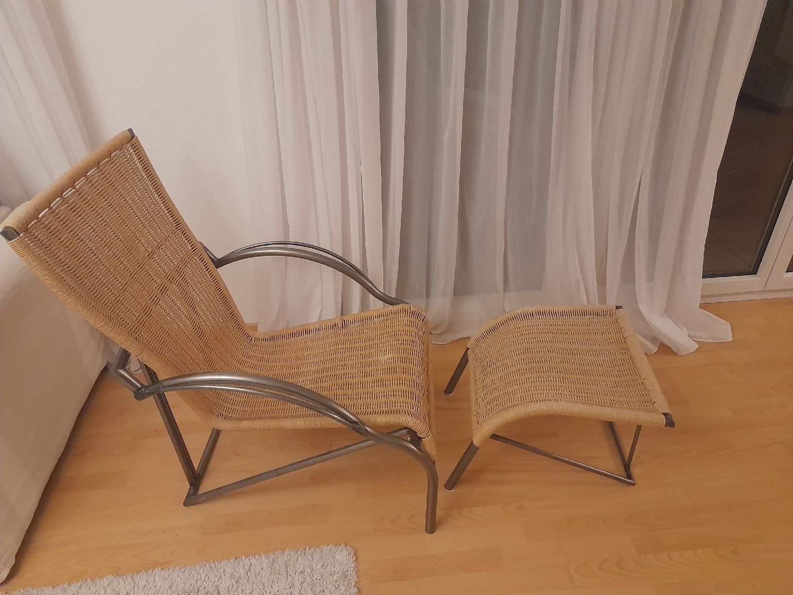 Poltrone: Handgemachter Sessel mit Hocker – Usato da Glattbrugg venduto da B_B
