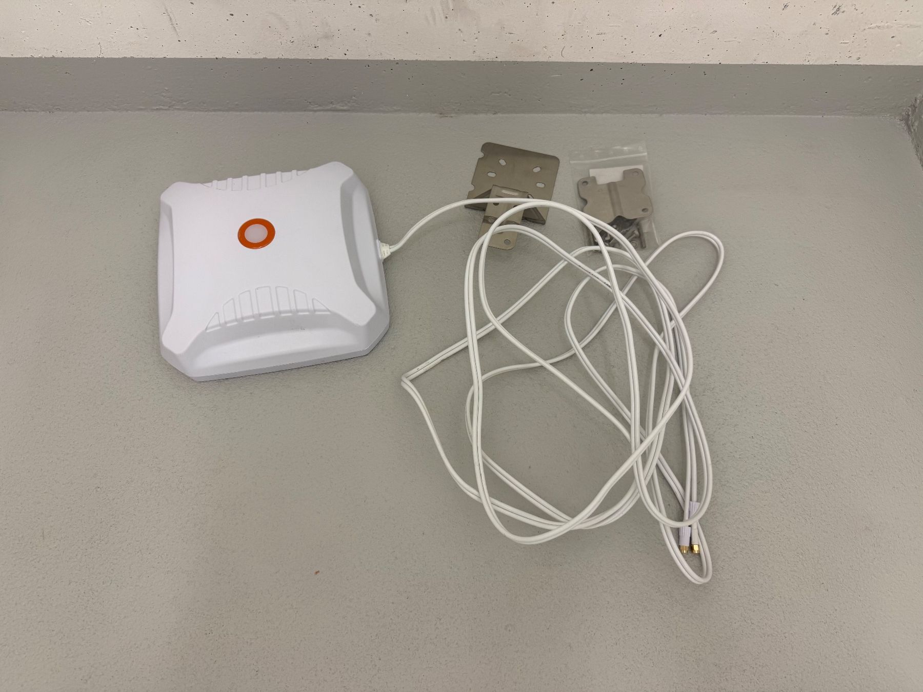Radiocomunicazione: Poynting XPOL-2-5G Richtantenne – Nuovo (secondo la descrizione) da Sempach venduto da BooBam2 1