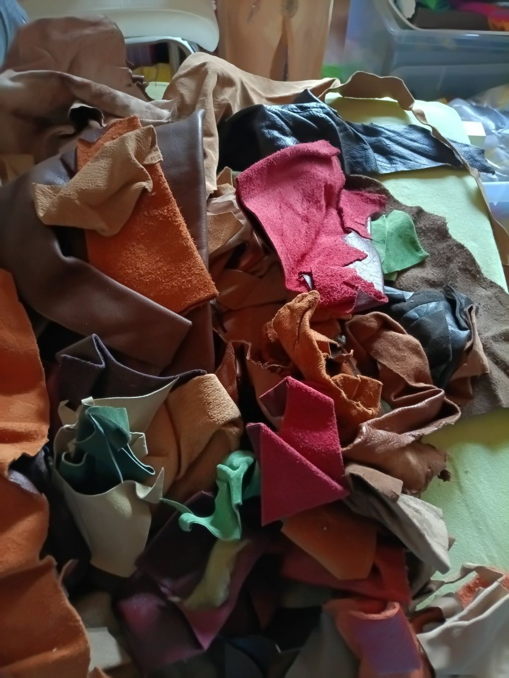 Bastelsets: Lederresten zum Basteln – Gebraucht aus Abtwil SG von Tonisberg 1
