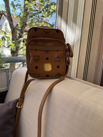 MCM Umhängetasche, gepflegt in der Farbe cognac