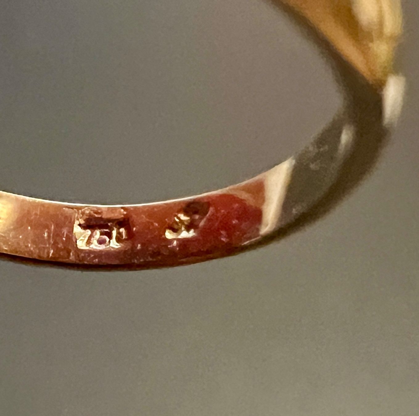 Ringe: Gold-Ring 18 K mit synth. Spinell oder beh. Blautopas – Gebraucht aus Chur von Penting1935 7