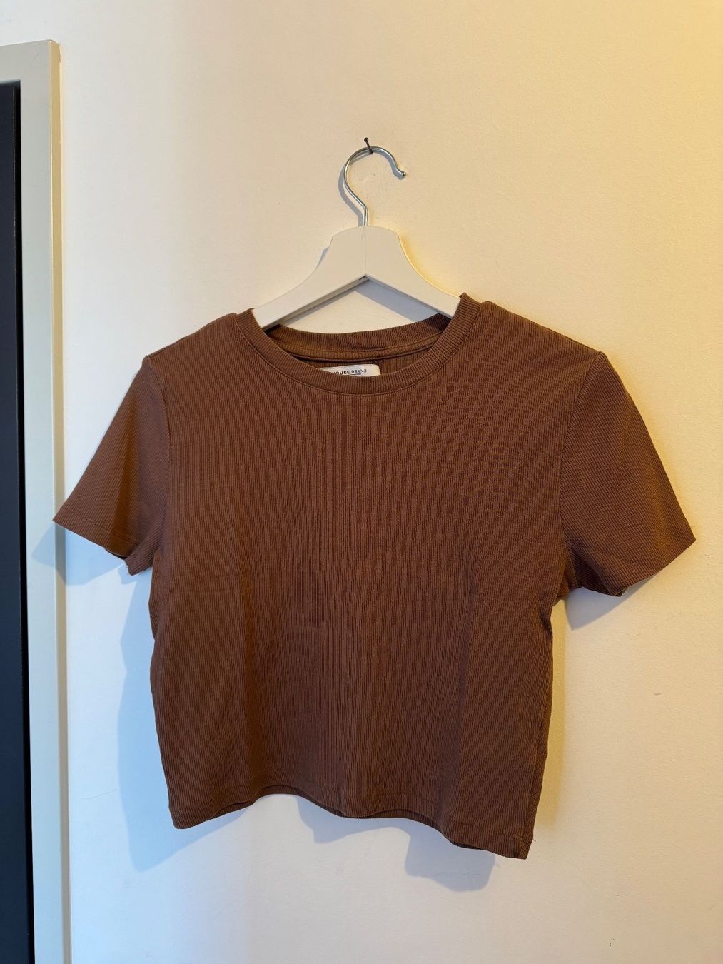 T-shirt: Shirt House – Usato da Arbon venduto da flowerandfound