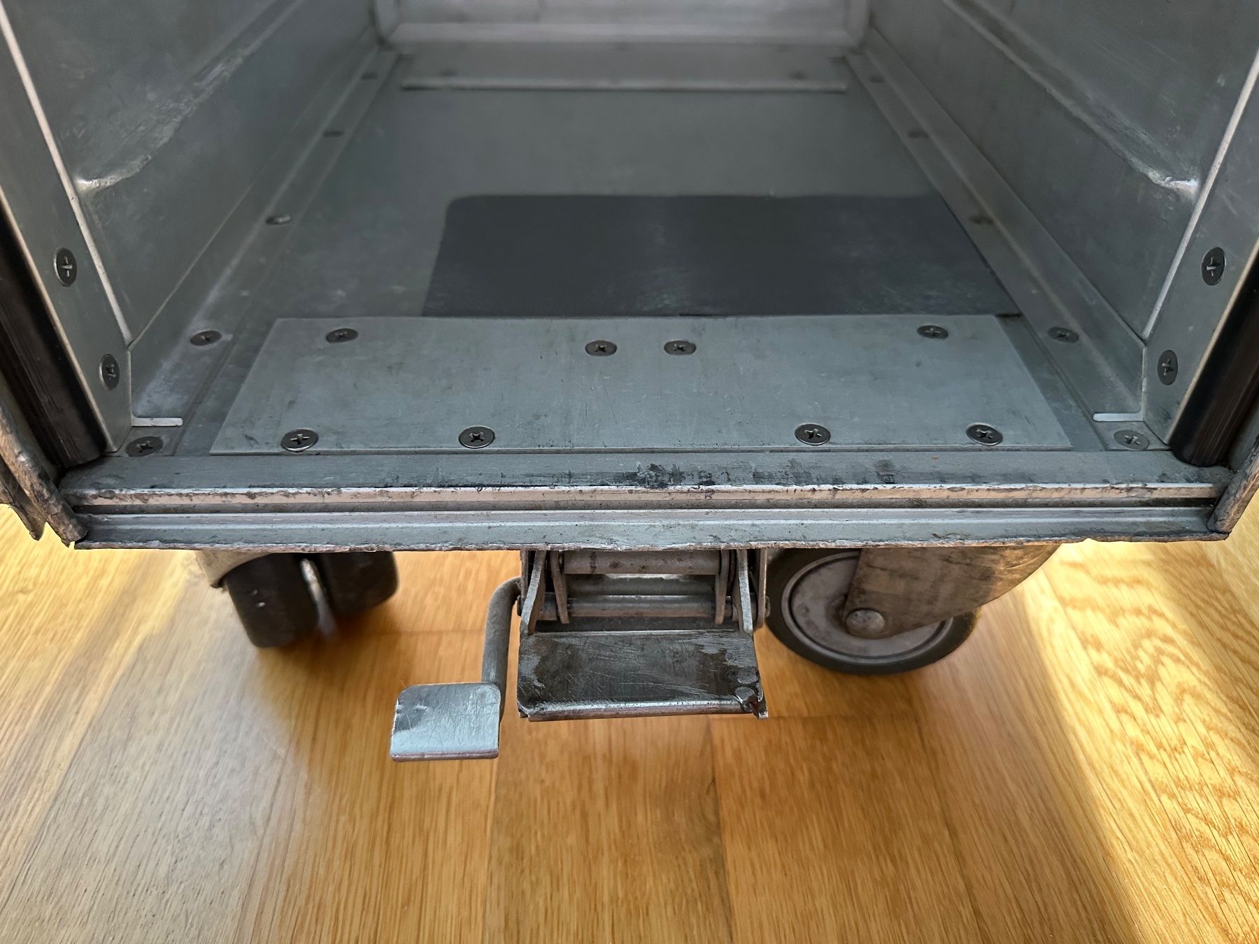 Sonstiges zu Aviatik: Flugzeugtrolley mit Schubladen – Gebraucht aus Zürich von Chrugeli73 8