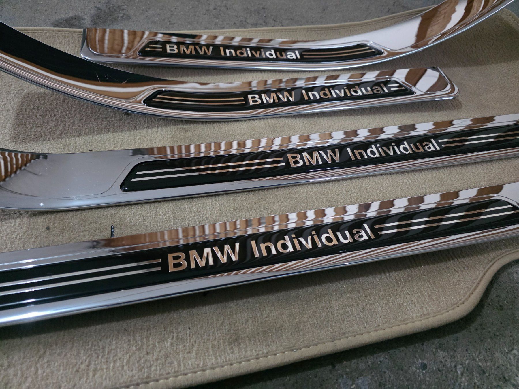 BMW Toutes les pièces auto: BMW e38 Individual Einstiegsleisten – D'occasion à Scherzingen par Benjanil