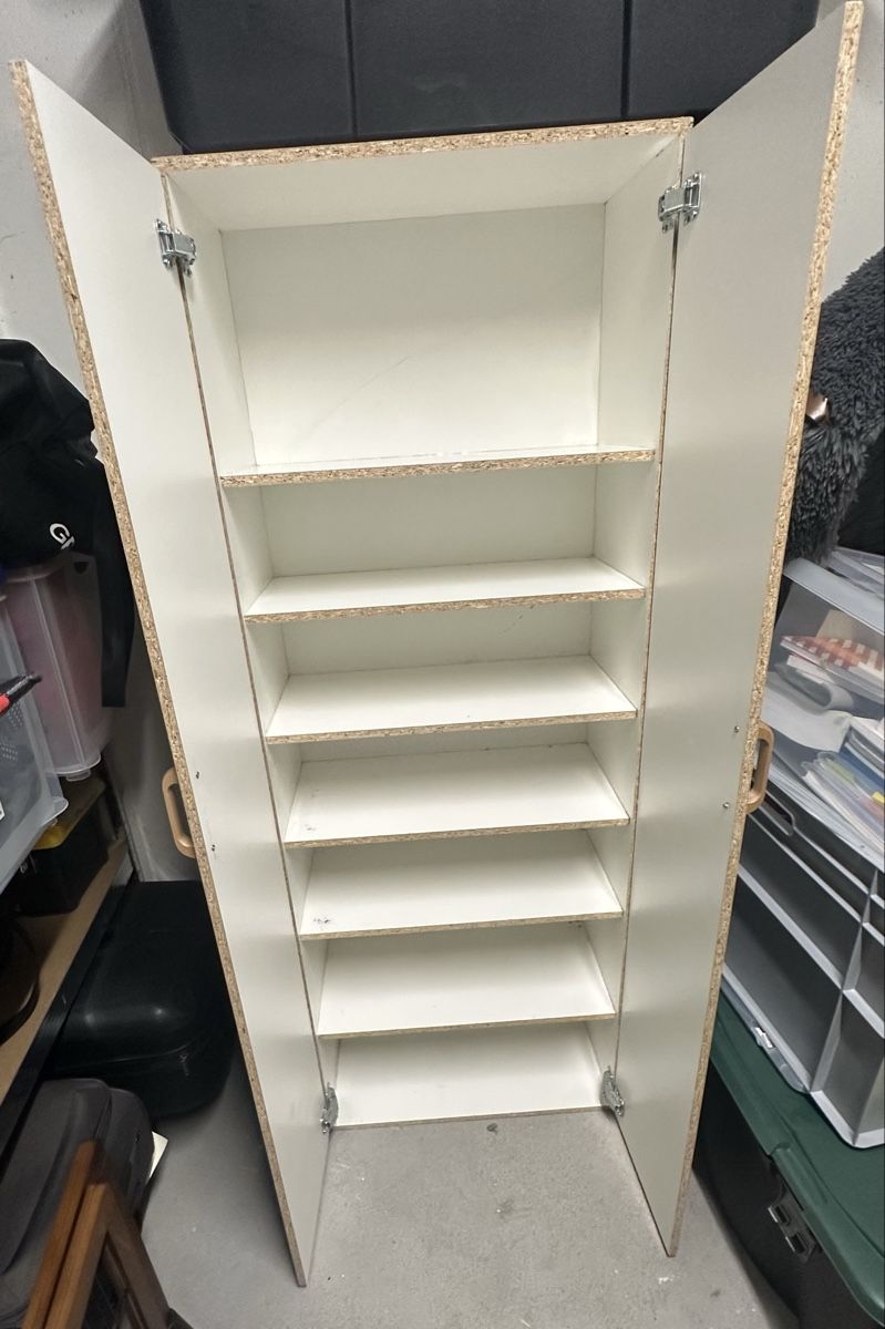 Armoires: Weisser Schrank - gebraucht – D'occasion à Zürich par luc_x6br 1