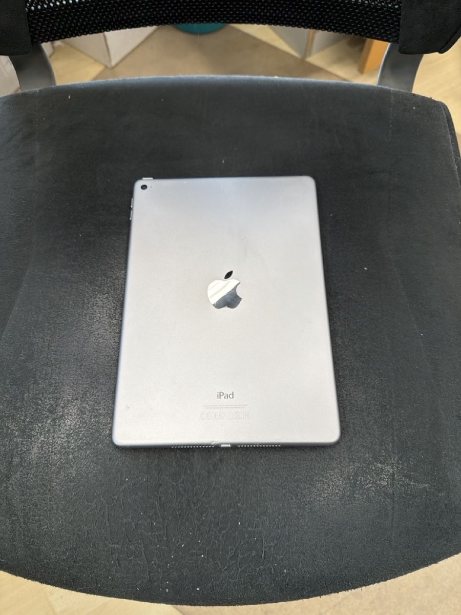 Apple Tablet PC: Ipad Air 2 – Usato da Balzers venduto da simonB97 1