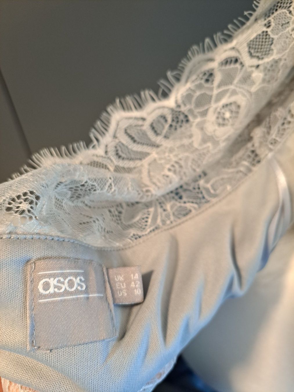 Asos Vestiti: Brautjungfernkleid, Hellgrau, Grösse 42, NEU – Nuovo (secondo la descrizione) da La Neuveville venduto da Vestiaire_2011 2