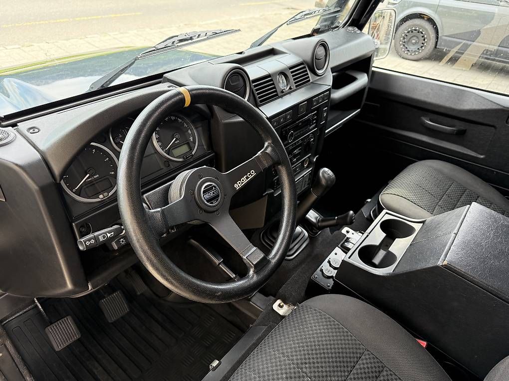 Land Rover Automobili: Land Rover Defender 90 2.4 TD4 – Usato da Giswil venduto da parker15 4