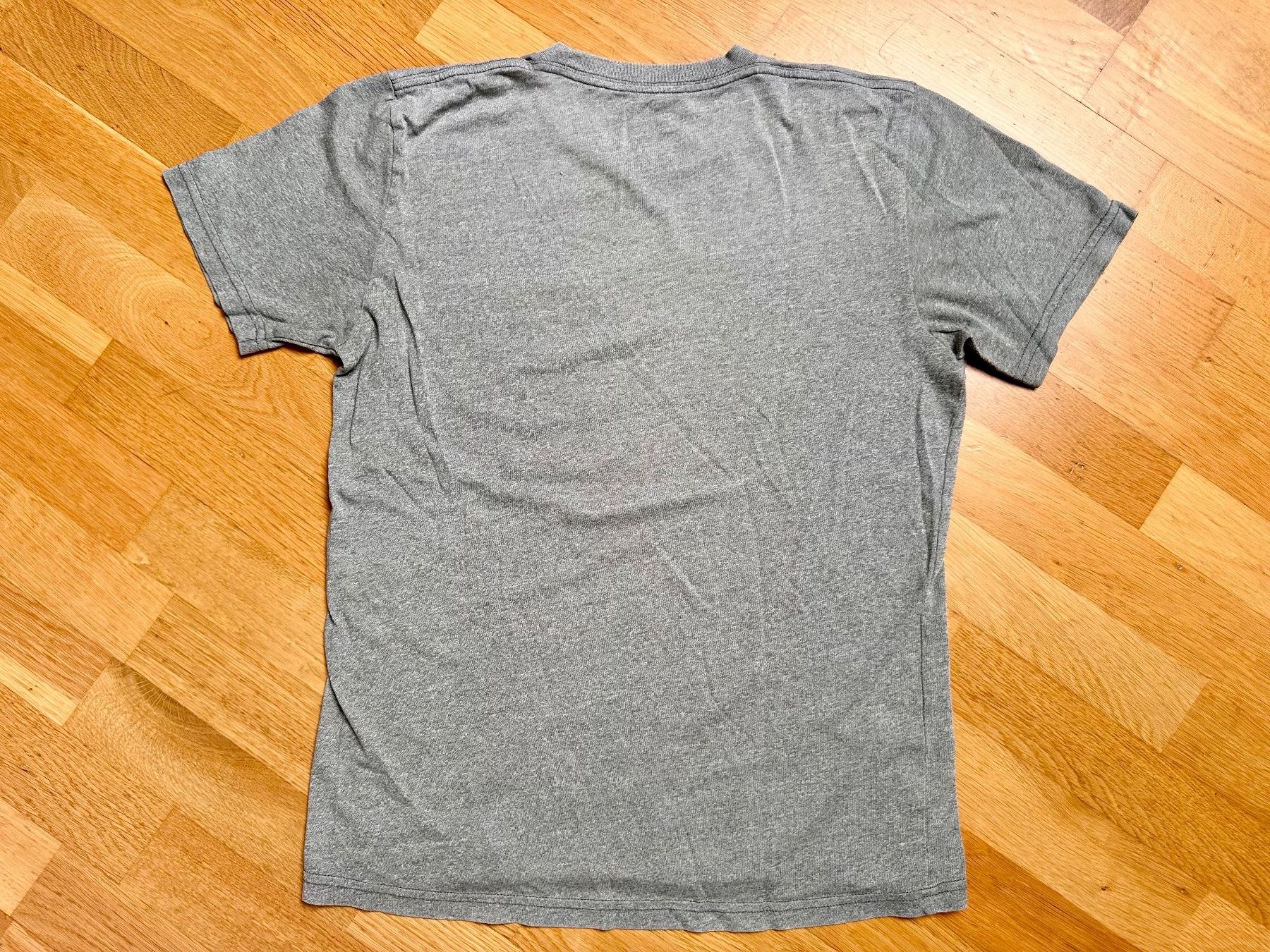 Carhartt T-shirt: CARHARTT POCKET T-SHIRT BASIC S Grau Shirt – Usato da Binningen venduto da Rewind1 2