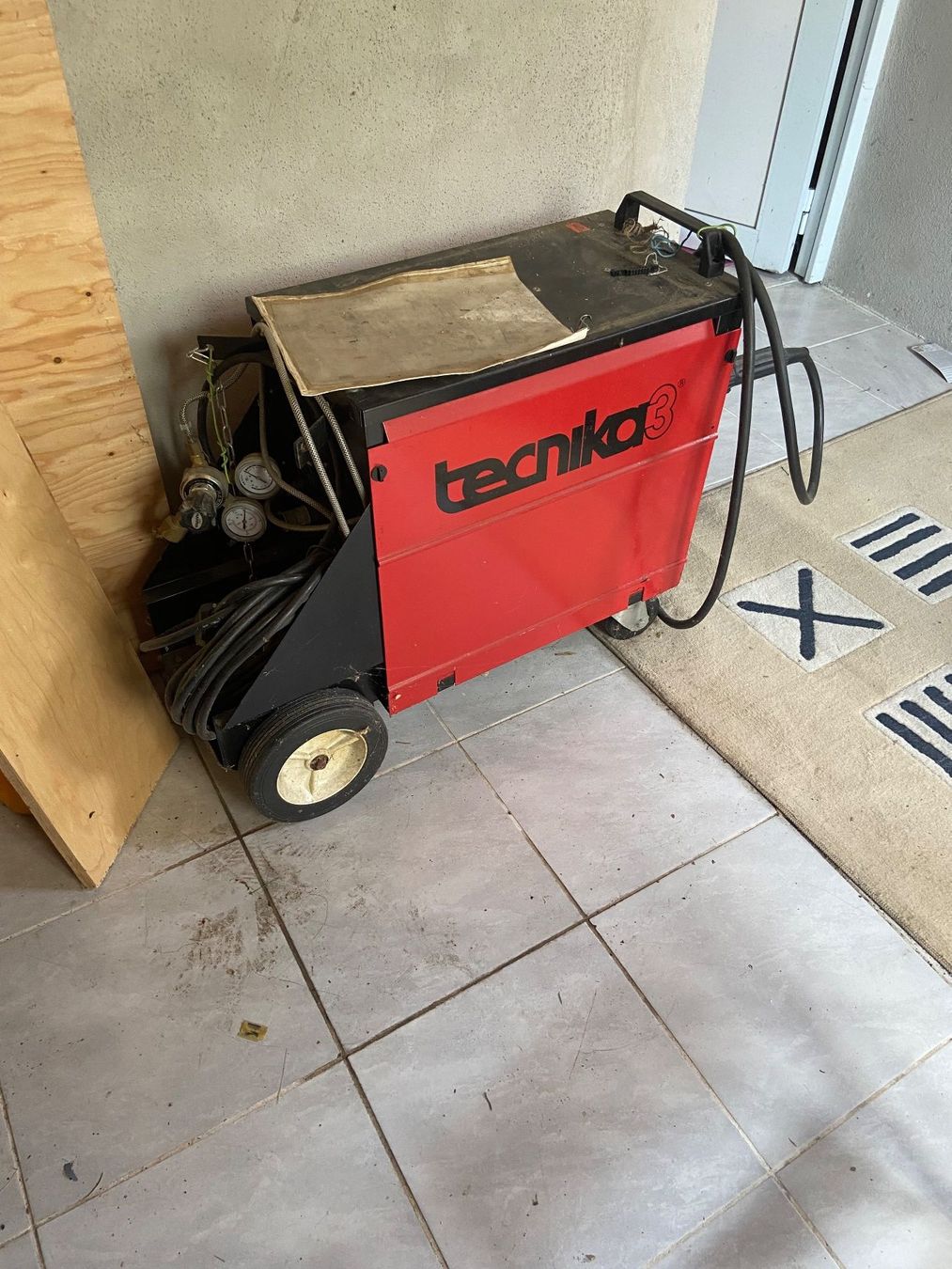 Postes à souder: machine a souder Bonne etat mig – D'occasion à Châtelaine par argentina 1