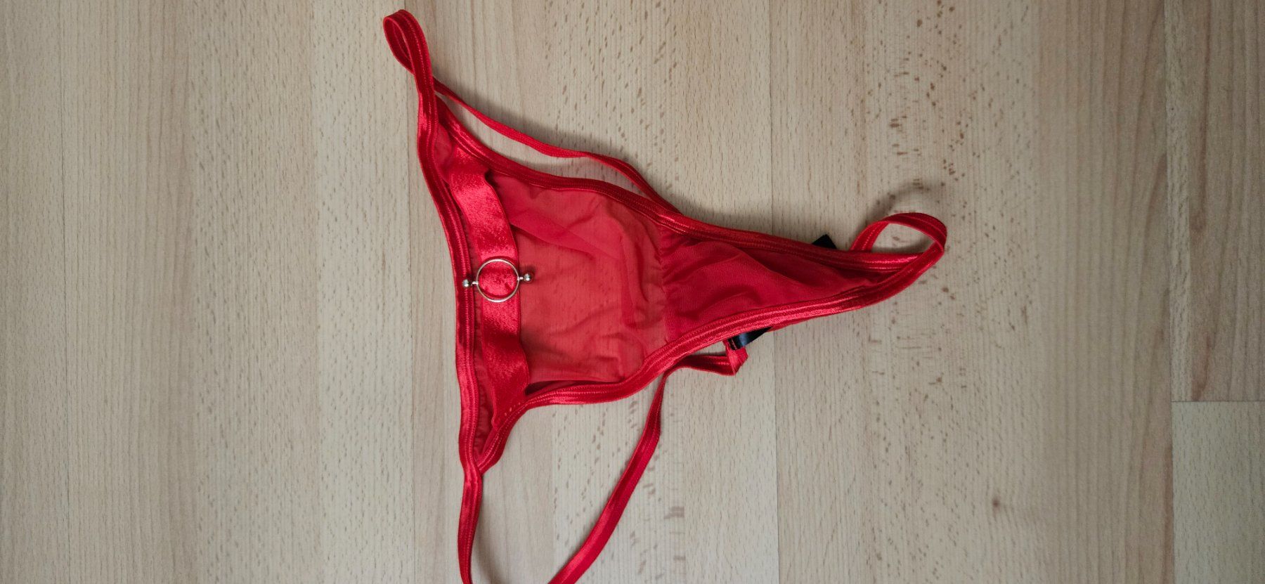 Altra biancheria intima: String comme neuf porté 1X  (b) – Nuovo (secondo la descrizione) da Lutry venduto da cha_pbg5