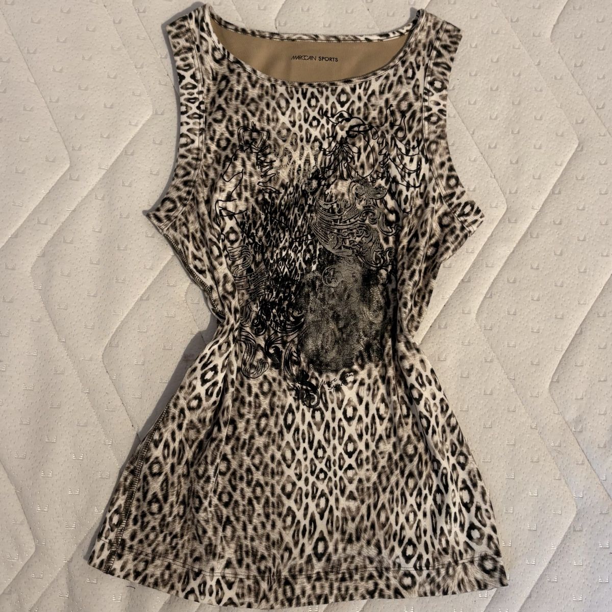Marc Cain Top: Marc Cain Leopard Print Y2K Tank Top – Nuovo (secondo la descrizione) da Brünisried venduto da Livtsukki2ndHand 1