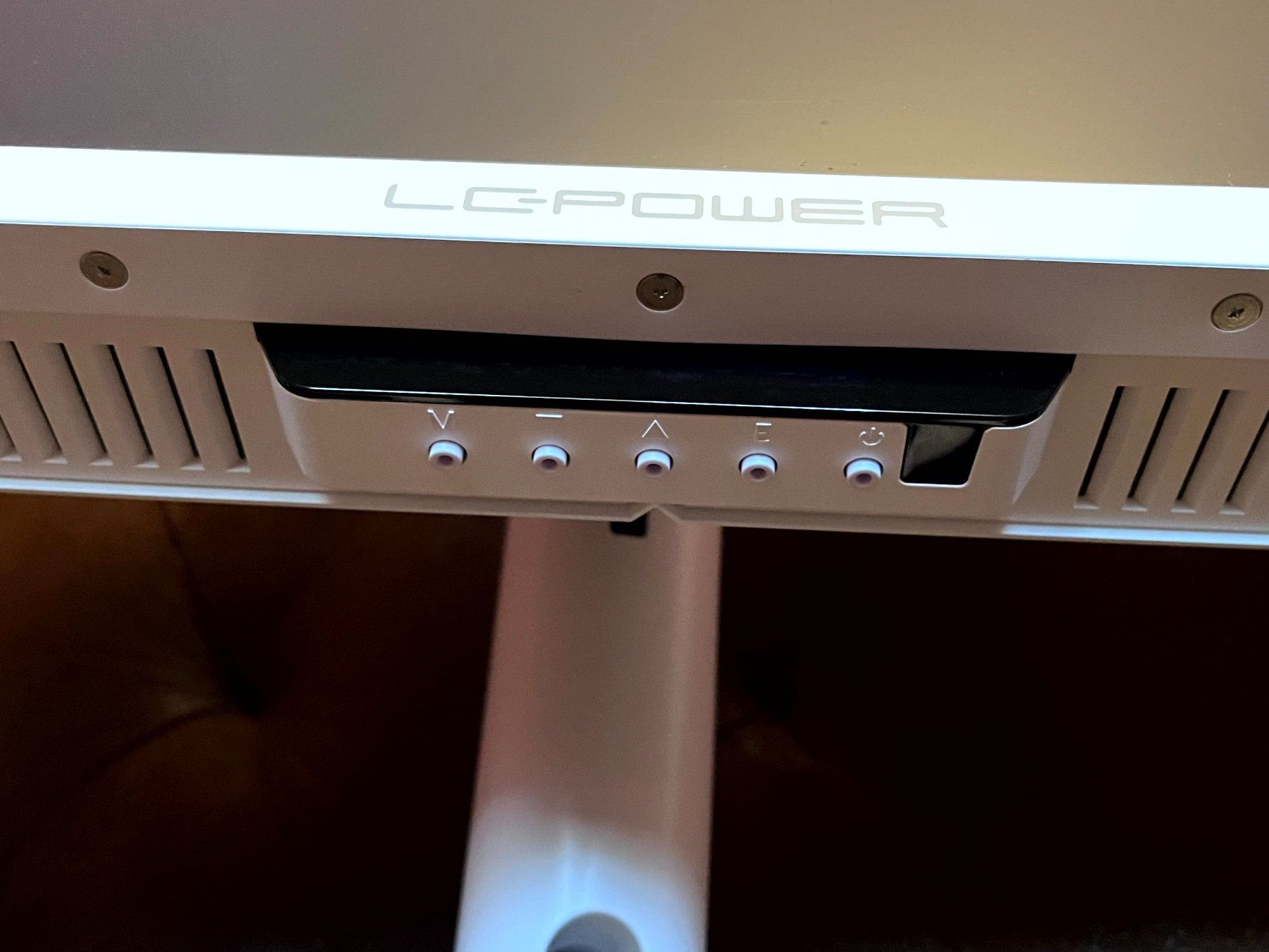 Ecrans: Écran PC plat LED 44" – D'occasion à Châbles FR par Forester4 6