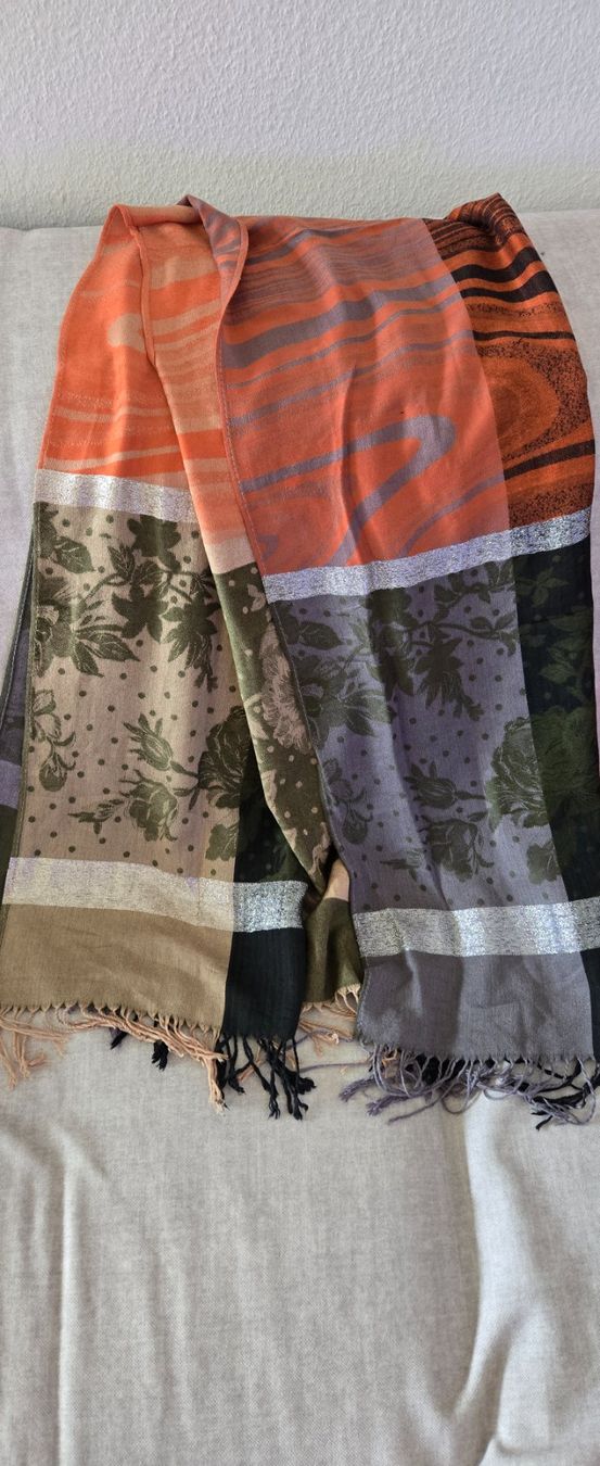 Foulard & Sciarpe: Farbenfroher Loop Schal/Tuch mit Fransen, Herbst/Winter – Nuovo (secondo la descrizione) da Zollikofen venduto da Tamyru77 1