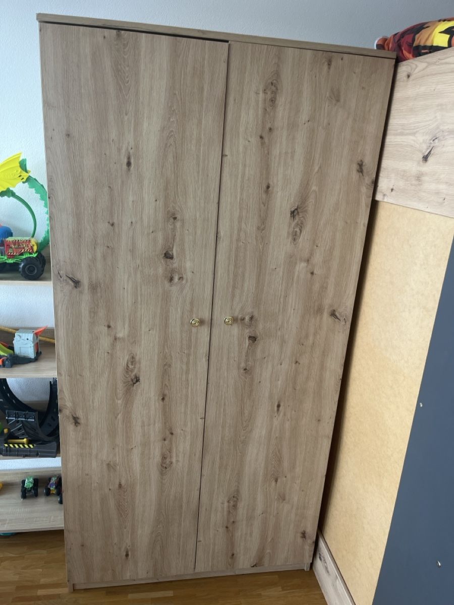 Armadi: Kleiderschrank mit Kleiderstange – Usato da Rickenbach LU venduto da Gigaxo