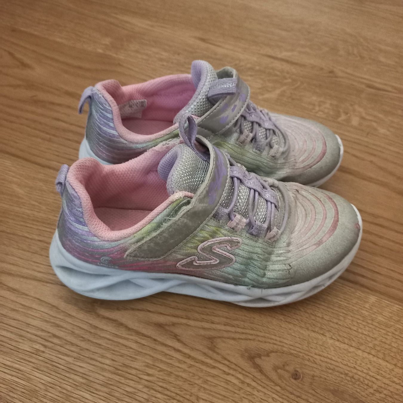 Skechers Scarpe per ragazze: Skechers mit Licht gr.32 – Usato da Bachenbülach venduto da enigmatic