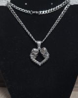 Halskette mit Doppel-Totenkopf-Anhänger, Unisex.