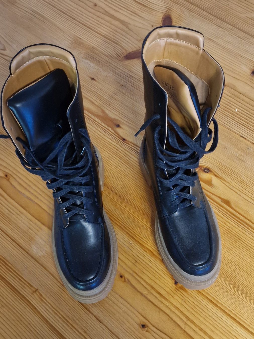 DKNY Scarpe da donna: DK- NY STIEFELETTEN – Nuovo e nell'imballaggio originale da planken venduto da car_5clc