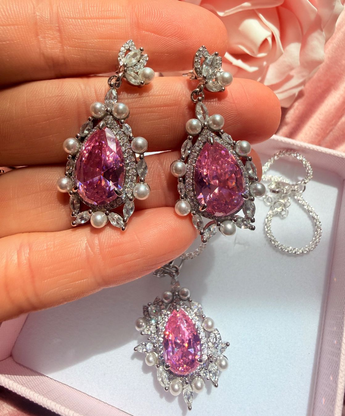Autres bijoux: Parure Rose Éclat – Neuf avec emballage d'origine à St-Maurice par Sandrinette123 5