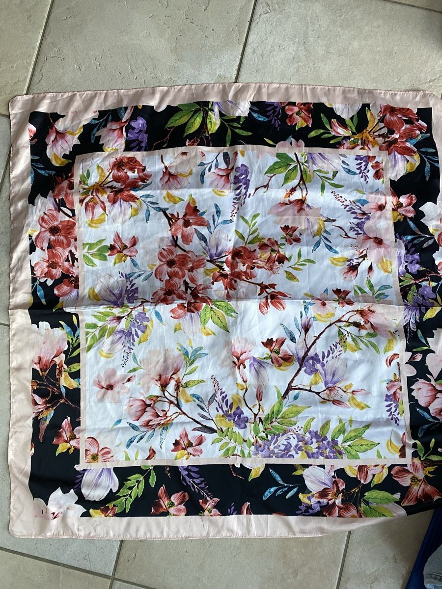 Foulard & Sciarpe: Sommerliches Blumen Halstuch  – Nuovo (secondo la descrizione) da Bolligen venduto da giu_2gf5 1