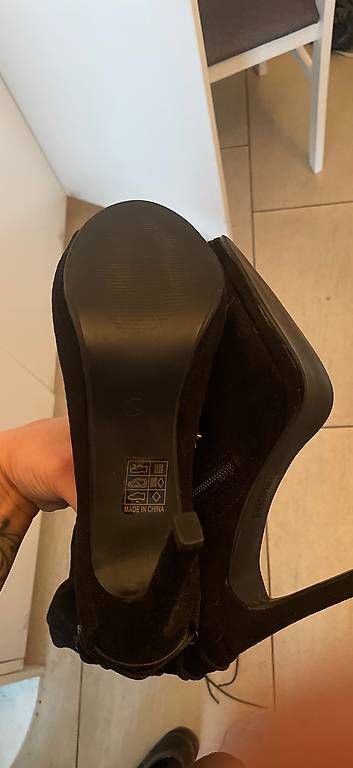 Scarpe da donna: Overknees Neu Gr. 39 – Nuovo e nell'imballaggio originale da Niederhasli venduto da sev_d7hq 1