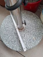 Granitsockel für Sonnenschirm mit Rädern