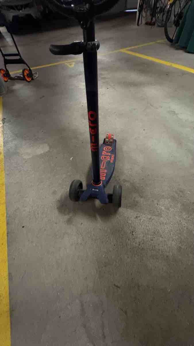 Micro Kickboard: MAXI MICRO DELUXE PRO LED gebraucht – Gebraucht aus Niederrohrdorf von Aldi01 2