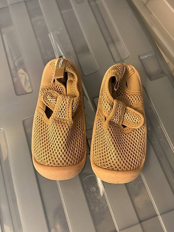 Schuhe für Jungen: Badeschuhe lässig – Neu und originalverpackt aus Küsnacht ZH von JJ009