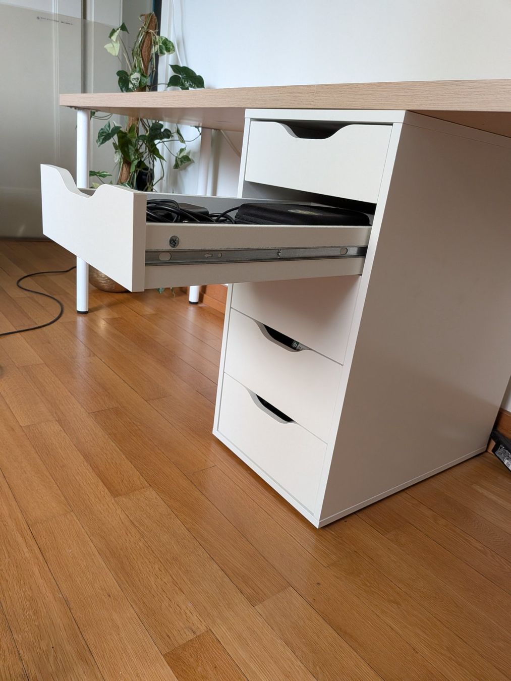 Ikea Scrivanie: IKEA Doppelschreibtisch mit Schubladenelement – Usato da Luzern venduto da Swetnova 2