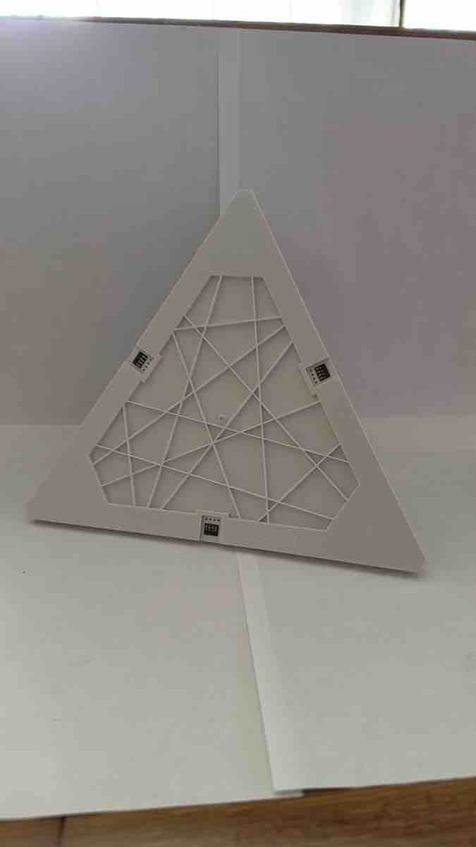 Nanoleaf Lampade: Nanoleaf Aurora Panel dreieckig weiss – Usato da Basel venduto da YMSP 1