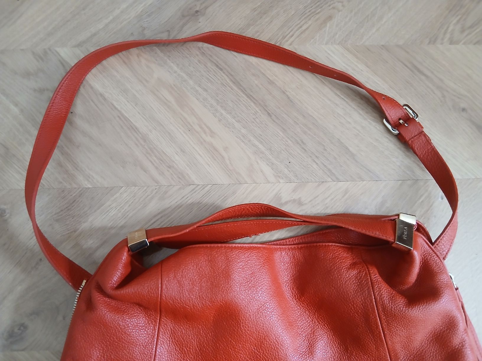 Furla Borse da donna: Furla Red Leather Bag Larger Size – Nuovo (secondo la descrizione) da Wil SG venduto da tre_g2l7 6