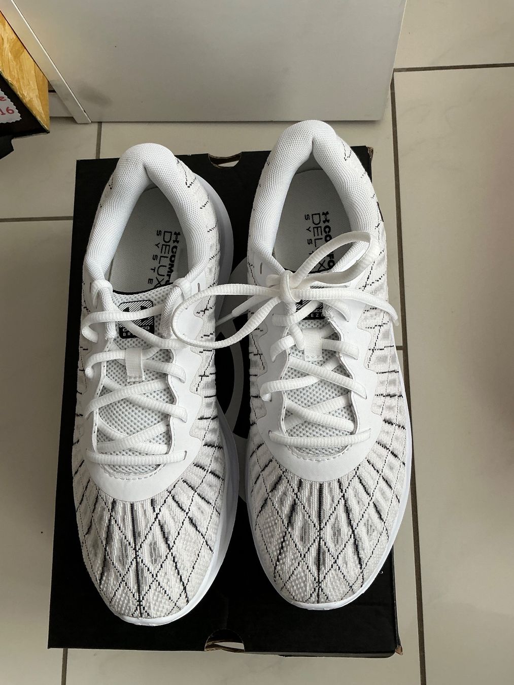 Under Armour Scarpe da donna: Neue Turschuhe Under Armour Gr.42 – Nuovo e nell'imballaggio originale da Biel-Benken BL venduto da Sahra1