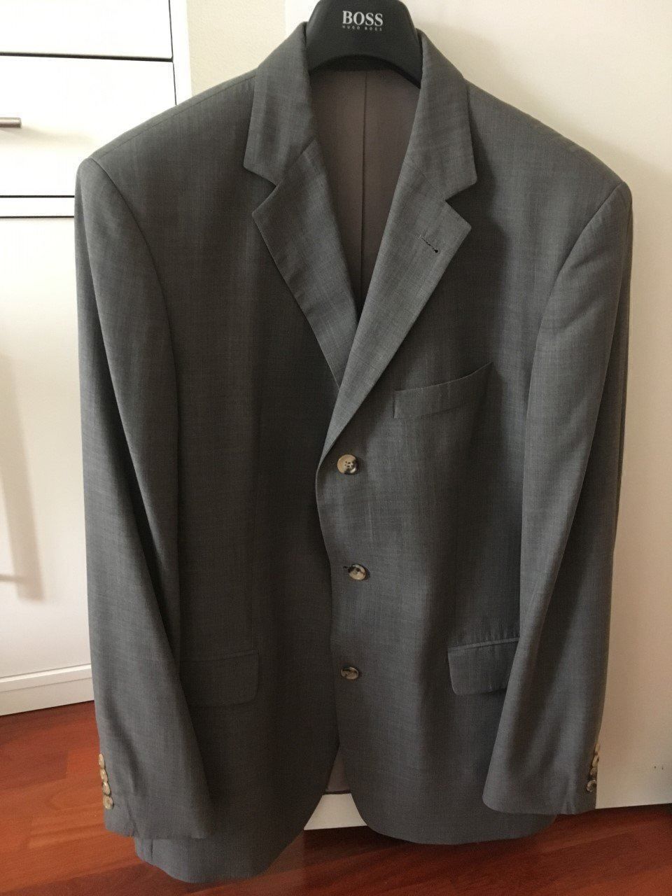 Hugo Boss Completi: Costume gris Hugo Boss – Usato da OBERENGSTRINGEN venduto da Lolo6316