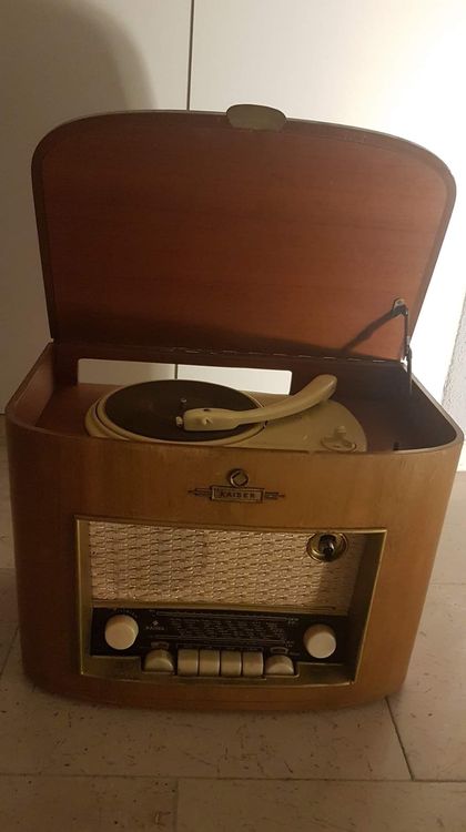 R601 radio à tubes moderne fabriquée au XXI° siècle