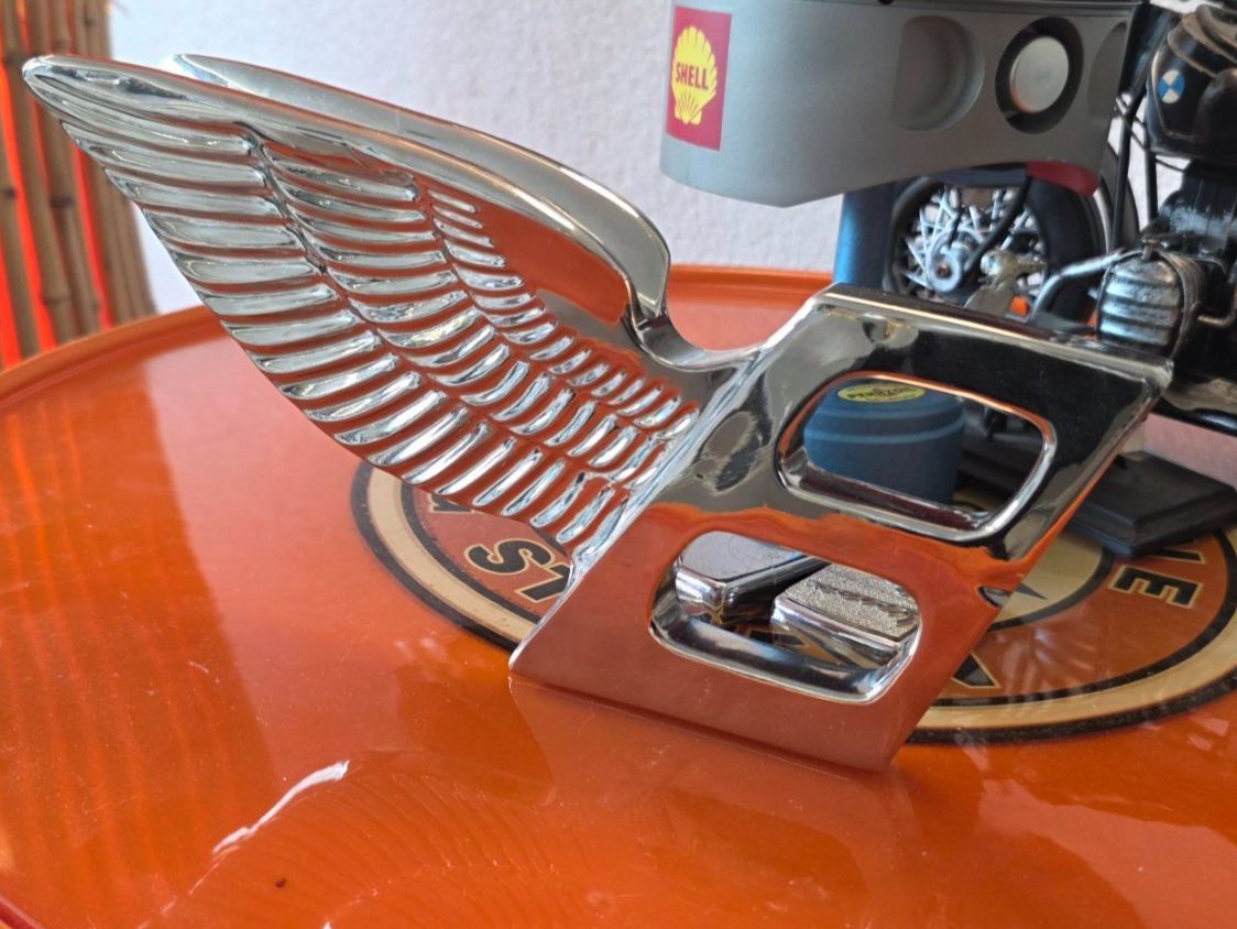 Tutte le decorazioni: ORIGINAL BREITLING FLYING B BENTLEY AUS METALL – Usato da Winterthur venduto da Navitimer 1