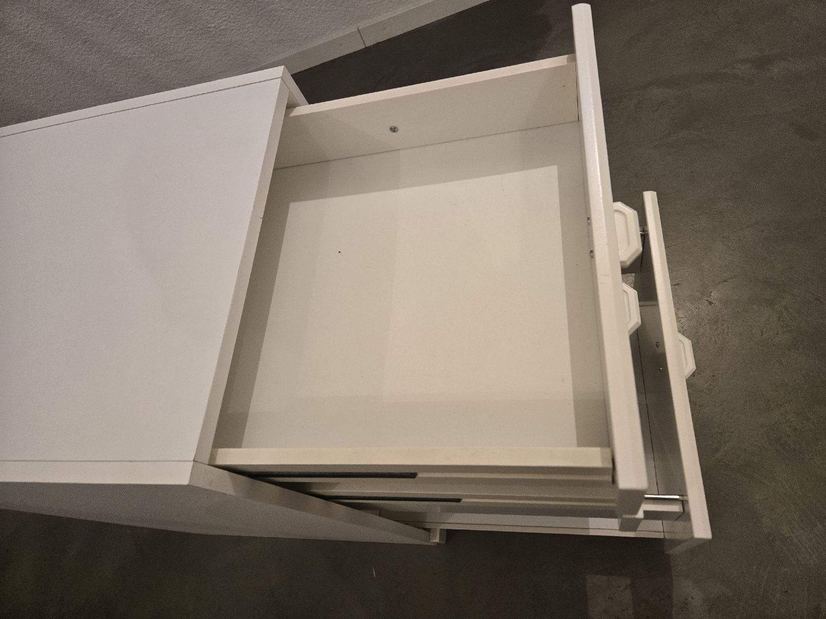 Armadi: Weisser Schrank, ideal für Küche oder Badezimmer – Usato da Nürensdorf venduto da jas_p72q 3
