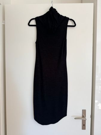 Schwarzes Rollkragen-Kleid Gr. S – ärmelos, figurnah