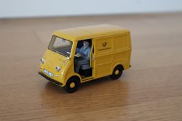 MoMiniatur Goggo Transporter Post mit Fahrer Spur 1:32